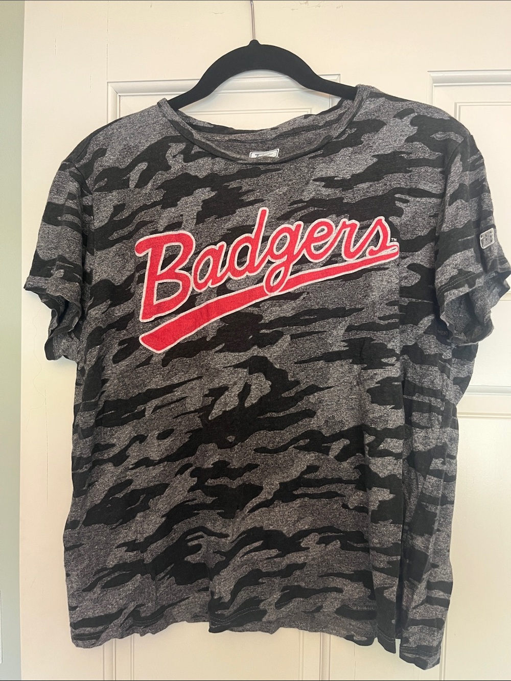 Women’s Wisconsin badgers camo tee